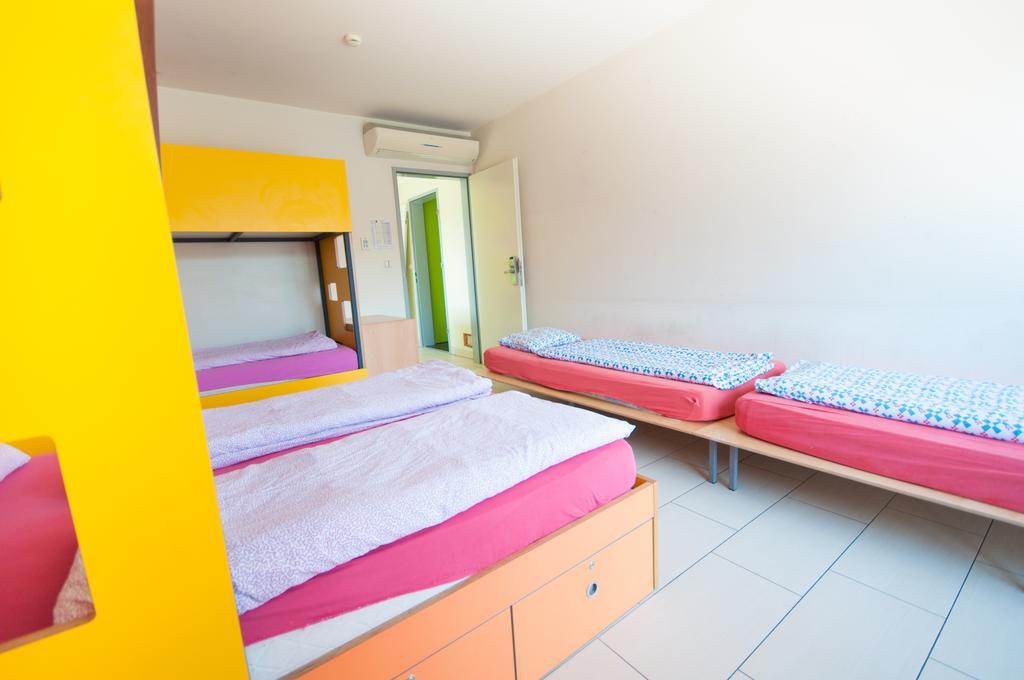 Simbol Rooms With Free Private Parking Ljubljana Szoba fotó
