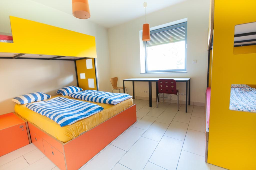 Simbol Rooms With Free Private Parking Ljubljana Szoba fotó
