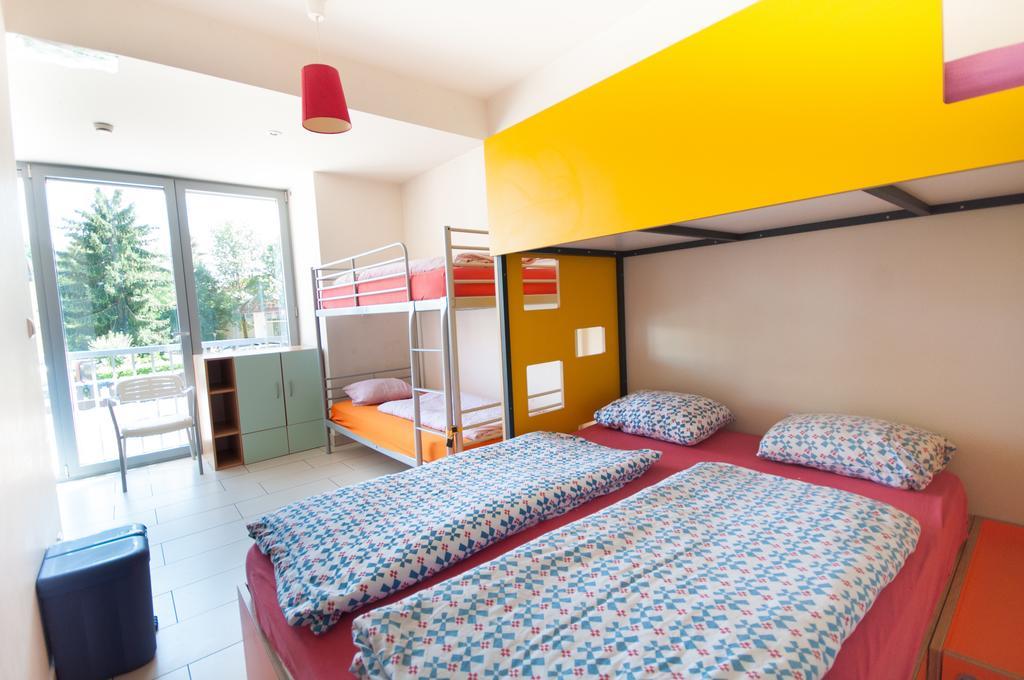 Simbol Rooms With Free Private Parking Ljubljana Szoba fotó