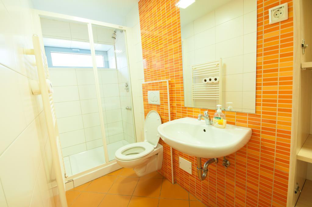 Simbol Rooms With Free Private Parking Ljubljana Szoba fotó