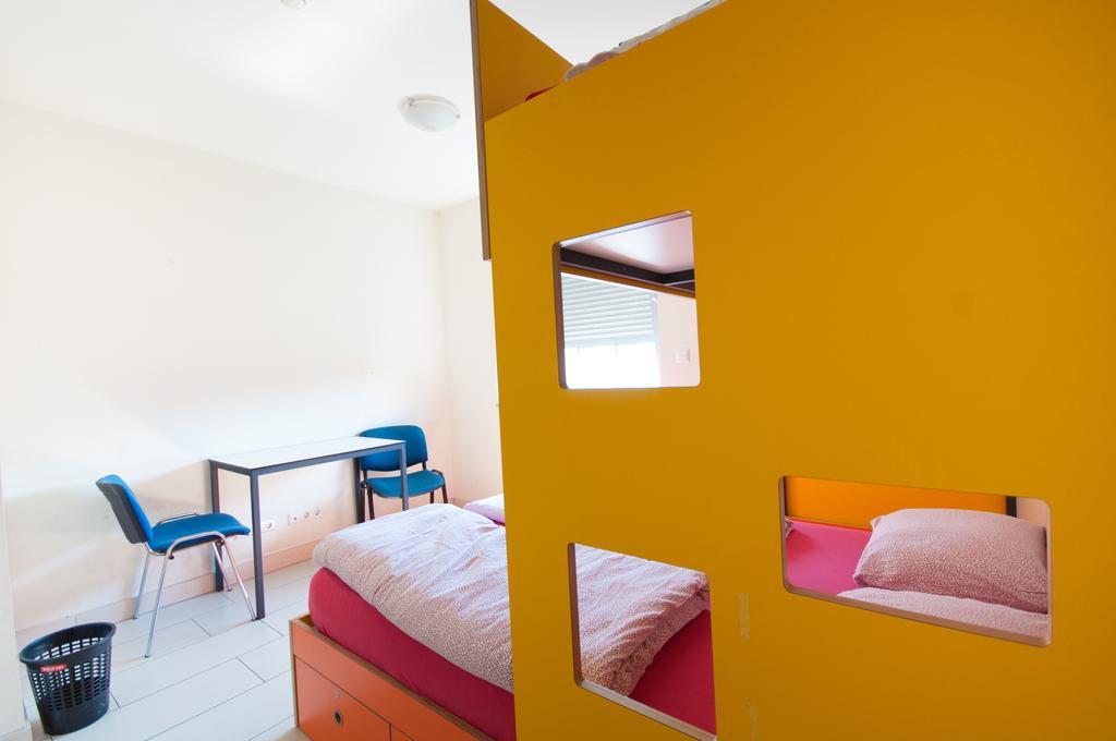 Simbol Rooms With Free Private Parking Ljubljana Szoba fotó