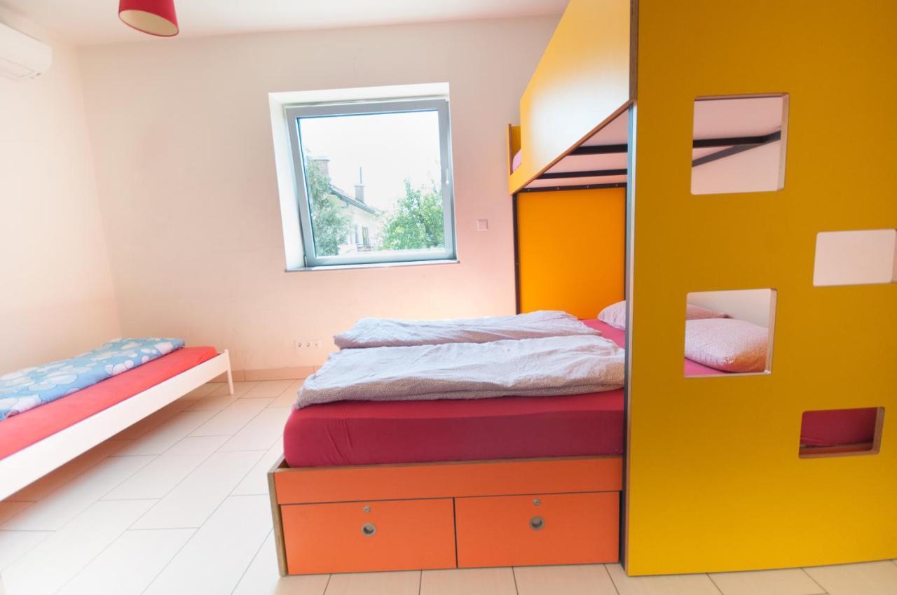 Simbol Rooms With Free Private Parking Ljubljana Szoba fotó