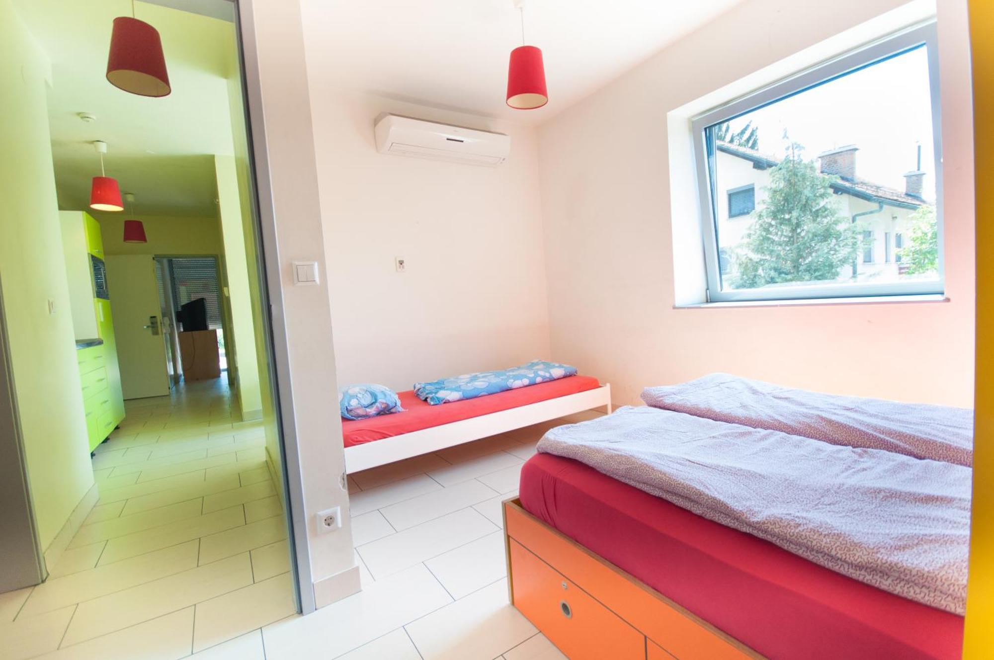 Simbol Rooms With Free Private Parking Ljubljana Szoba fotó